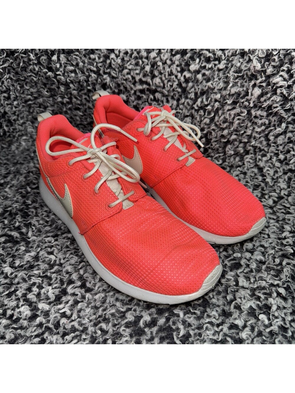 Nike Women's Roshe One Sneakers, Pink/Stardust/White, 7y  Medium US - Picture 1 of 6